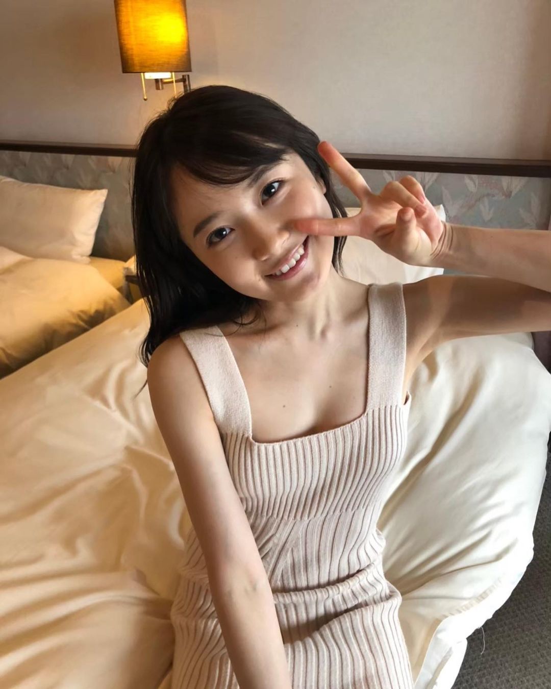 森戸知沙希(モーニング娘)グラビア水着画像① 9枚目