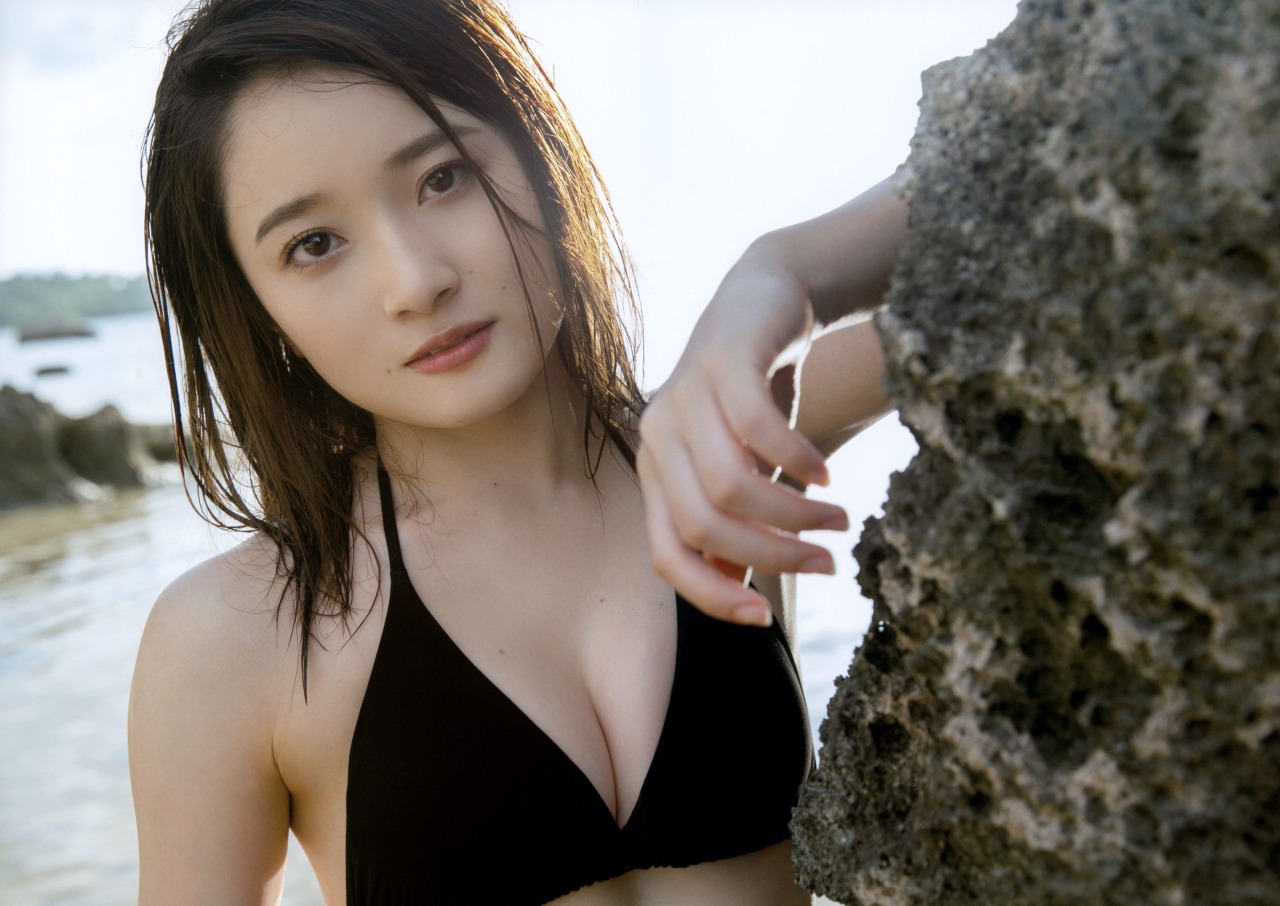 森戸知沙希(モーニング娘)グラビア水着画像① 25枚目