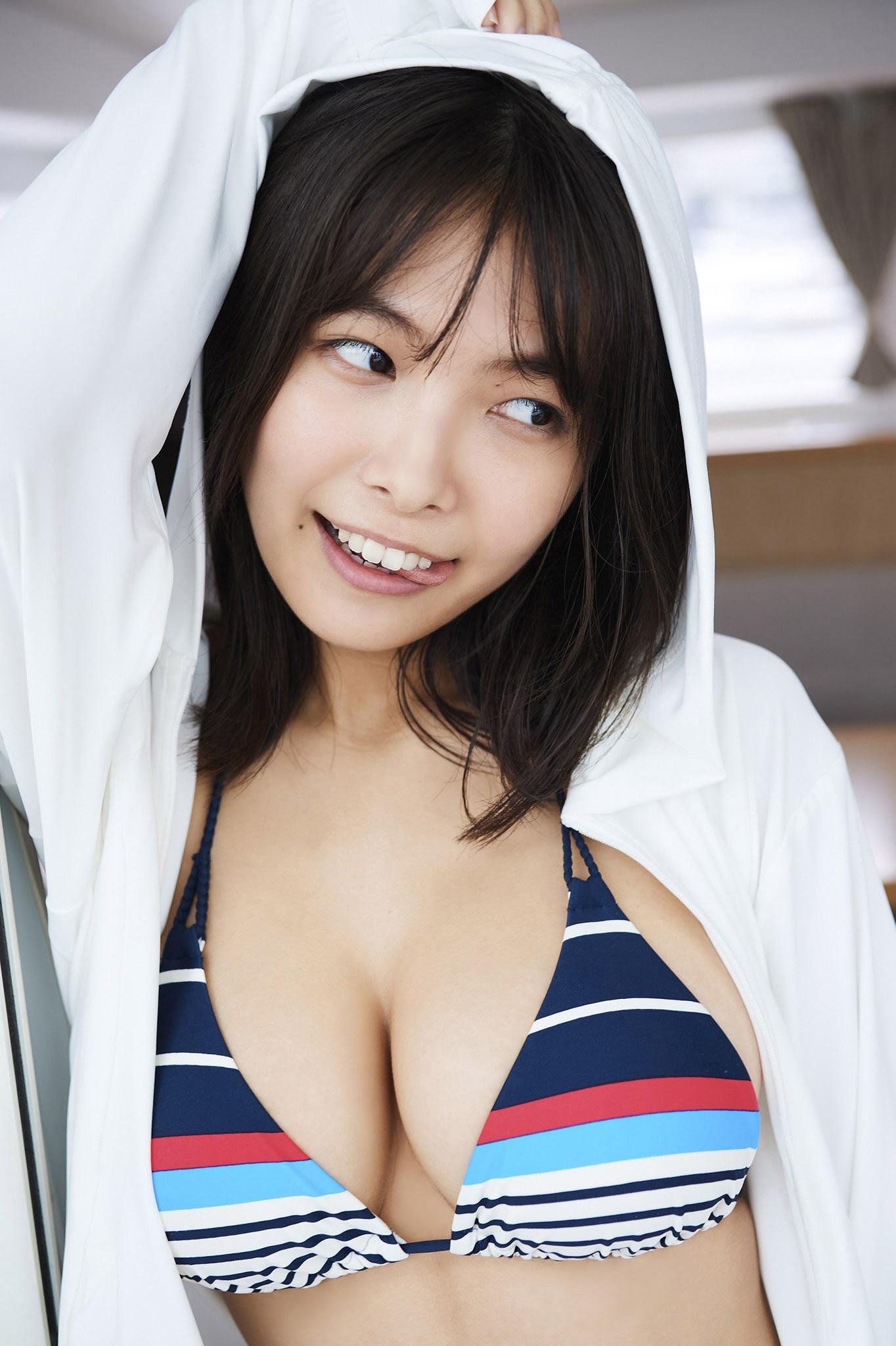 寺本莉緒 グラビア水着画像② 1枚目