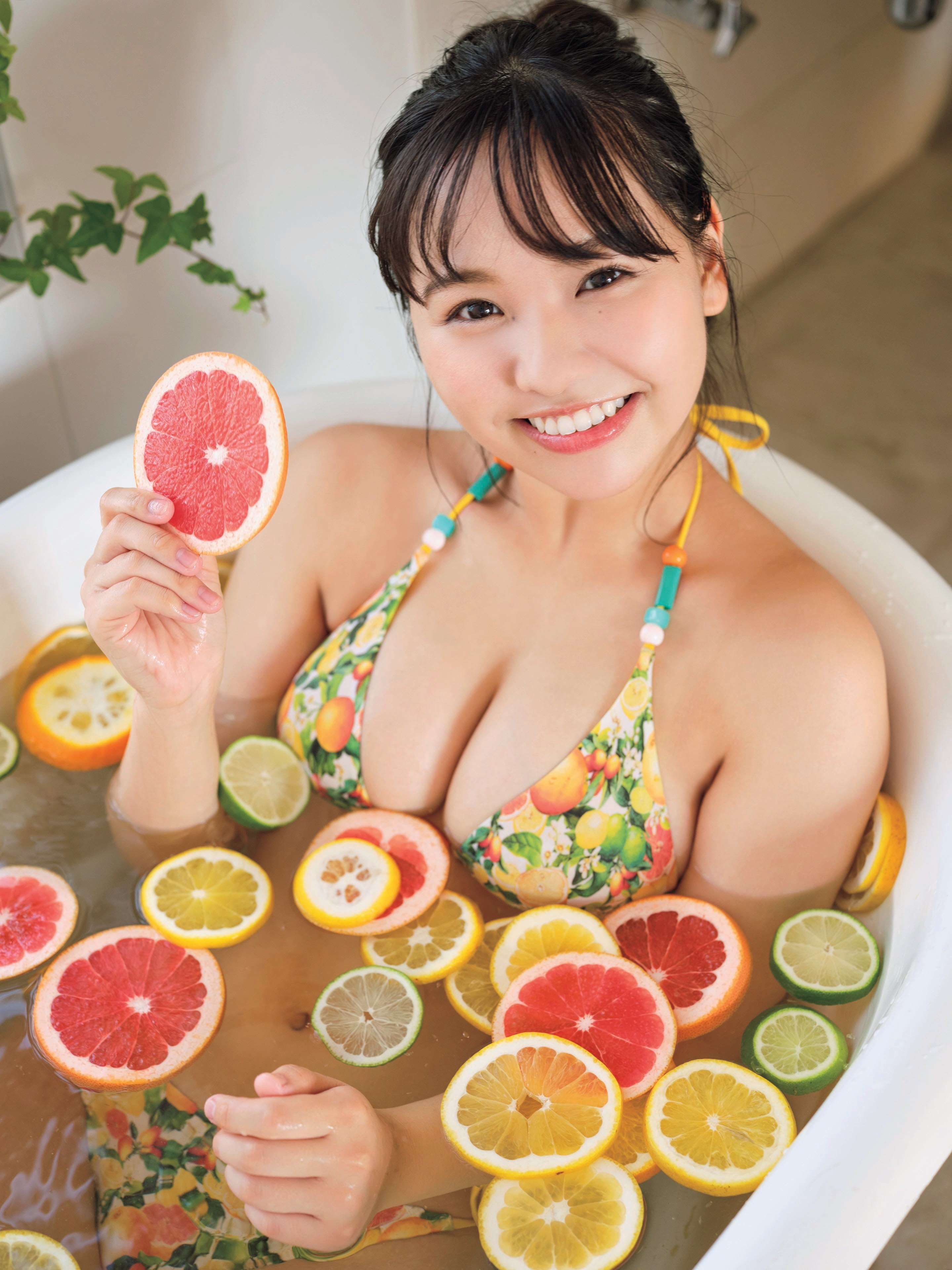 本郷柚巴 最新グラビア水着画像⑬ 21枚目