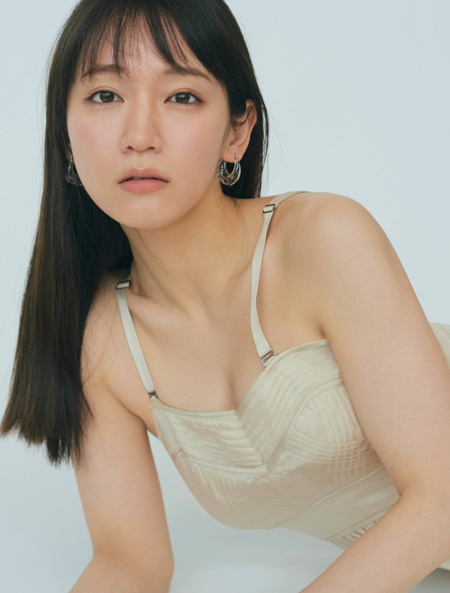 吉岡里帆 グラビア水着画像① 19枚目