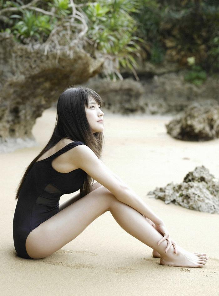 髙野真央 最新グラビア水着画像③ 2枚目
