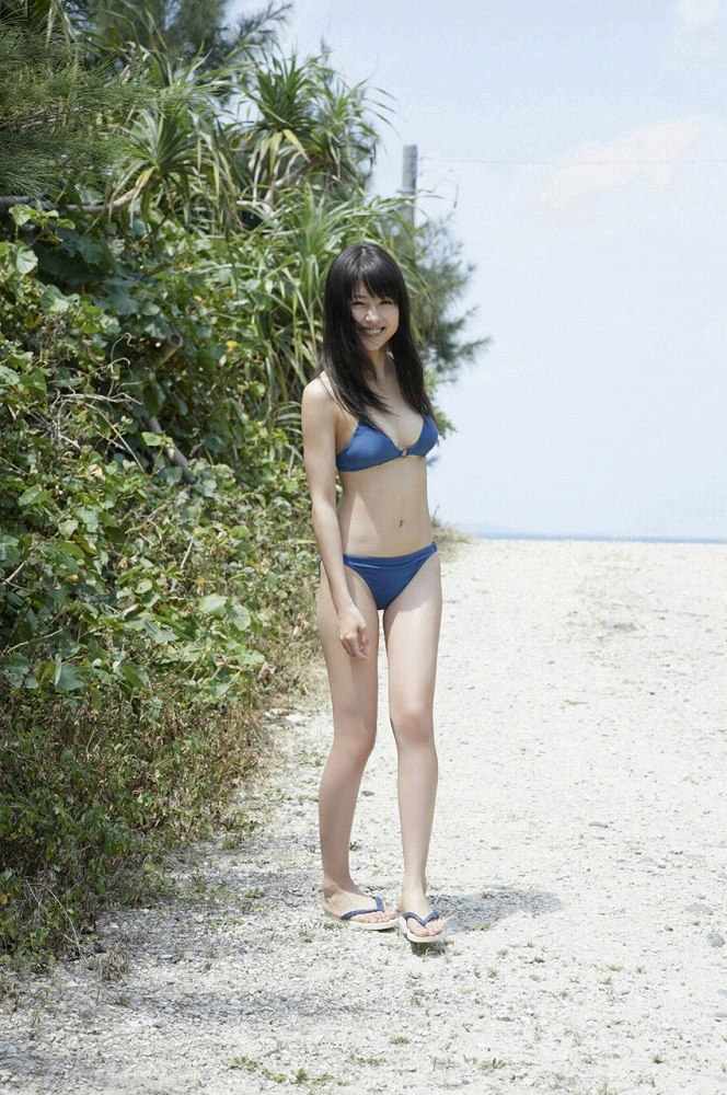 髙野真央 最新グラビア水着画像③ 5枚目