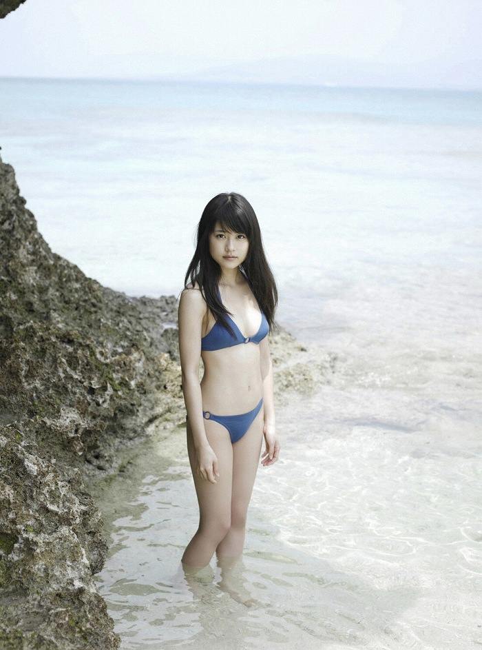 髙野真央 最新グラビア水着画像③ 9枚目
