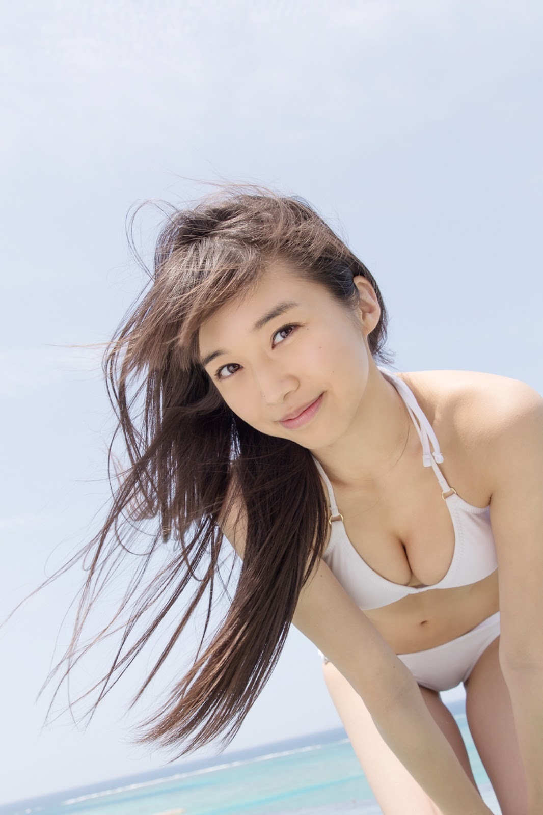 牧野真莉愛 最新グラビア水着画像⑦ 1枚目