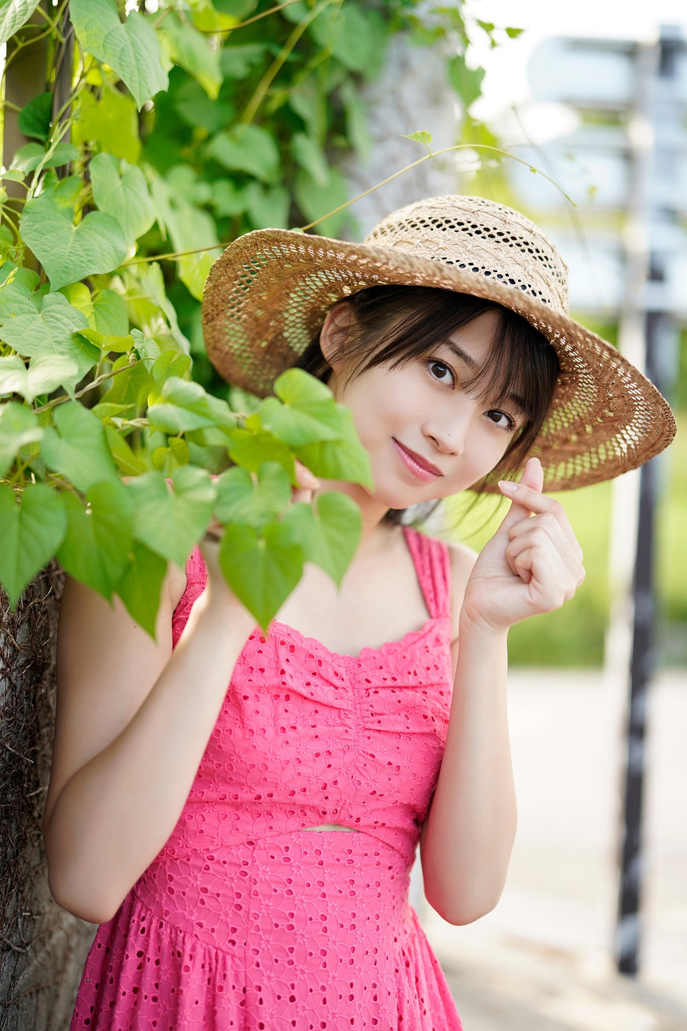 牧野真莉愛(モーニング娘) グラビア水着画像① 8枚目