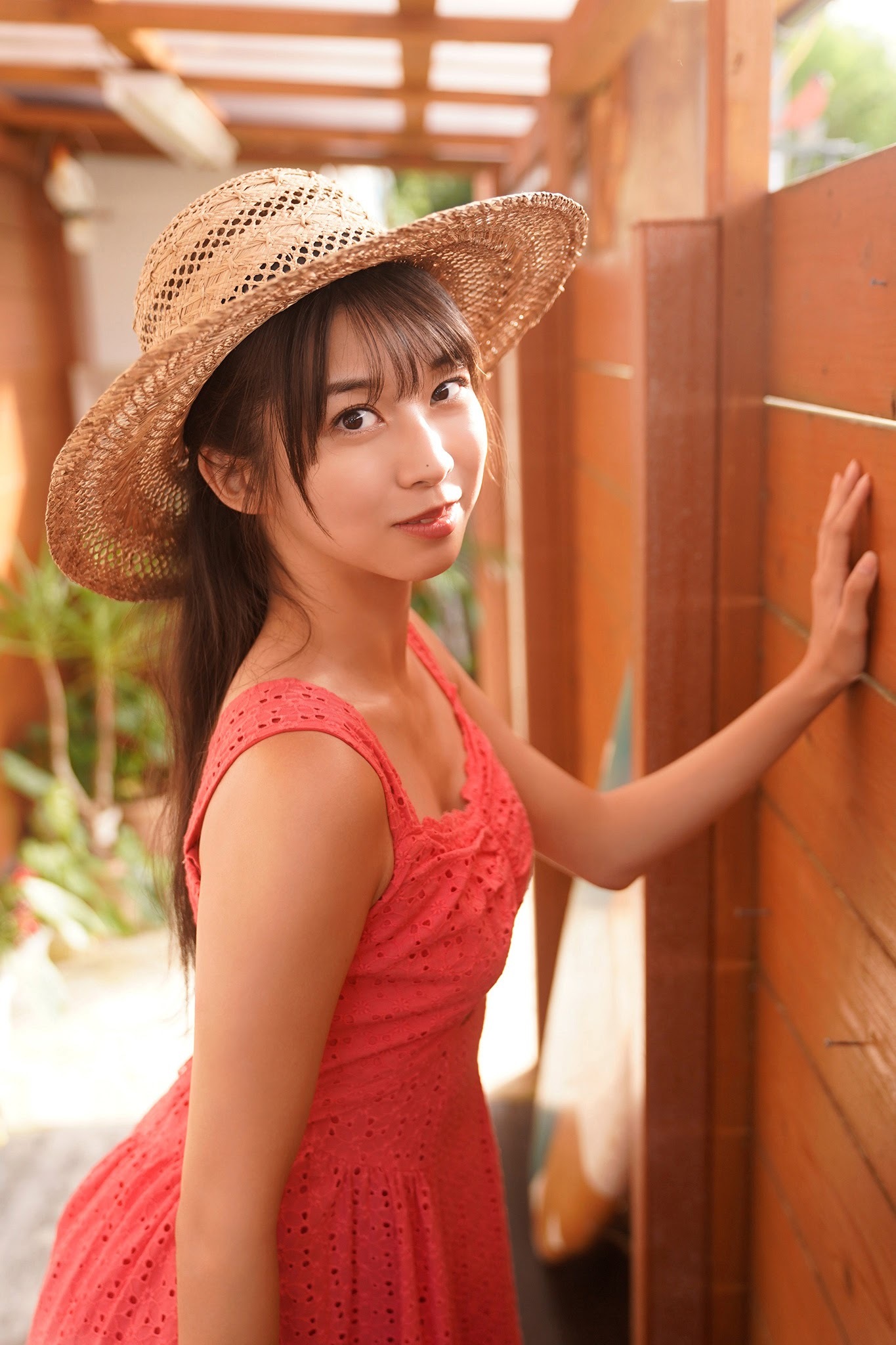 牧野真莉愛(モーニング娘) グラビア水着画像① 10枚目