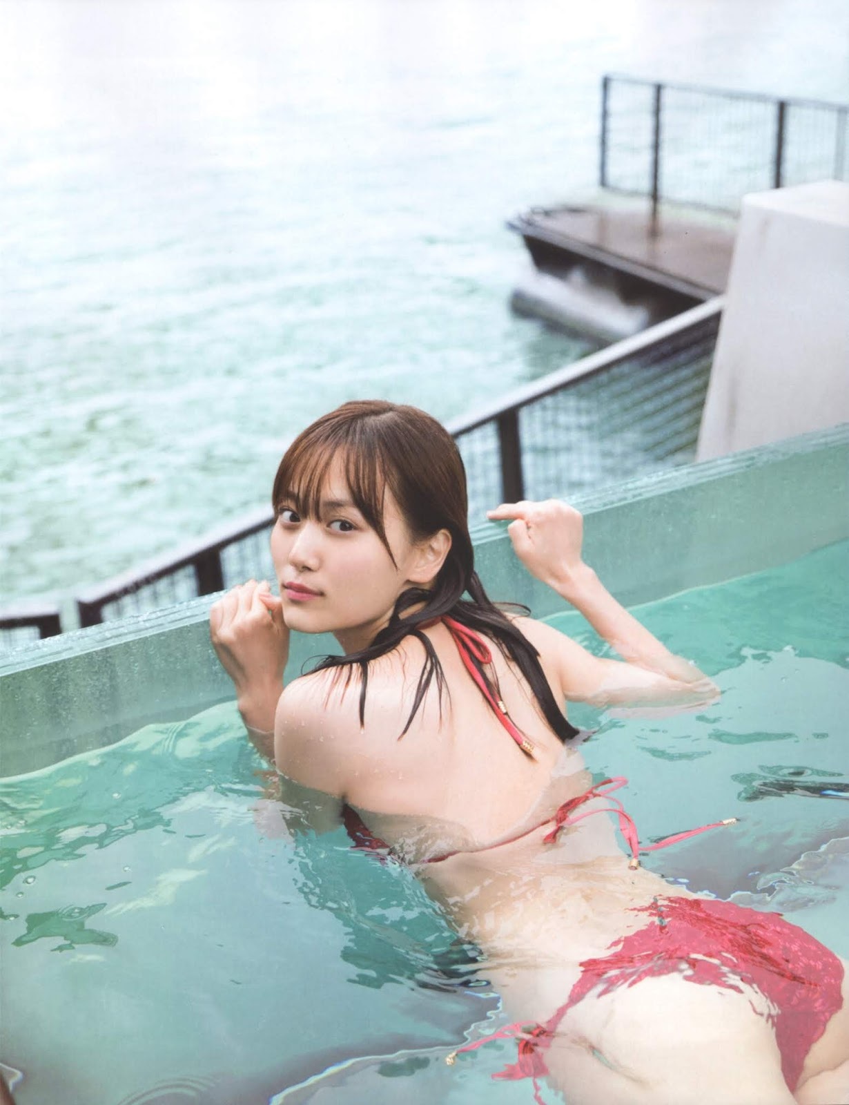 山下美月(乃木坂46)グラビア水着画像③ 6枚目