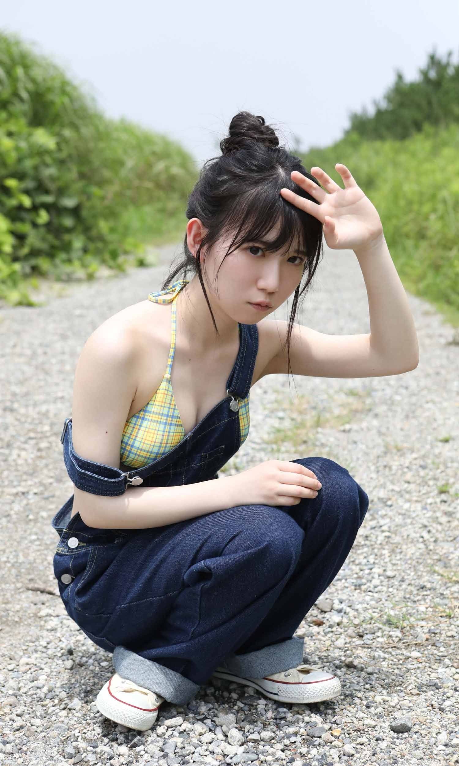 新居歩美 最新グラビア水着画像 2枚目