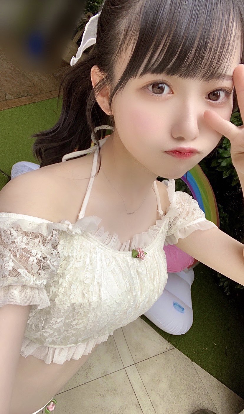 新居歩美 最新グラビア水着画像 12枚目