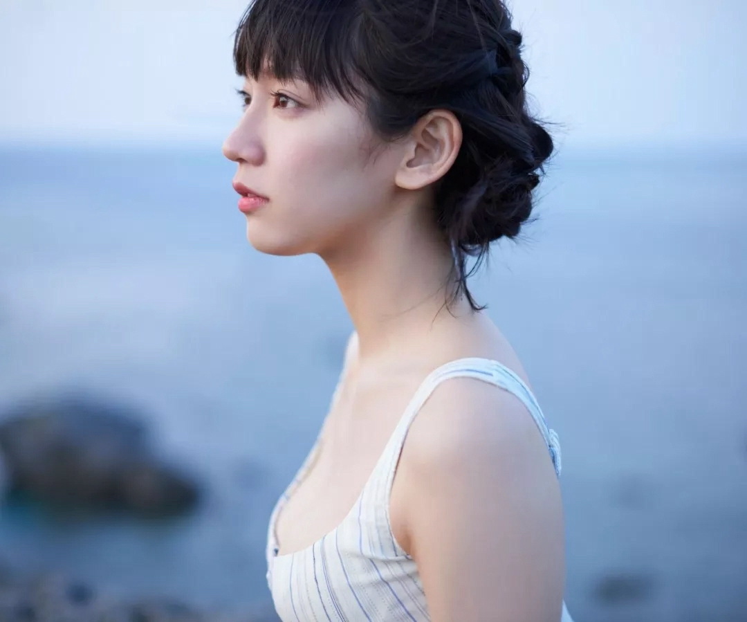 吉岡里帆 - デジタル週プレ写真集 「ロングロングバケーション」  11枚目