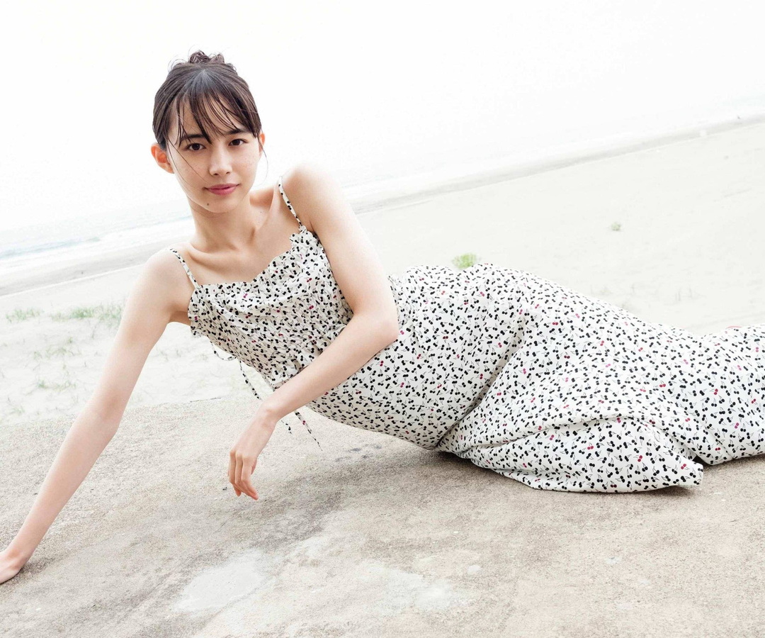 井桁弘恵 - デジタル週プレ写真集 「未来はちょっと、なつかしい。」  1枚目