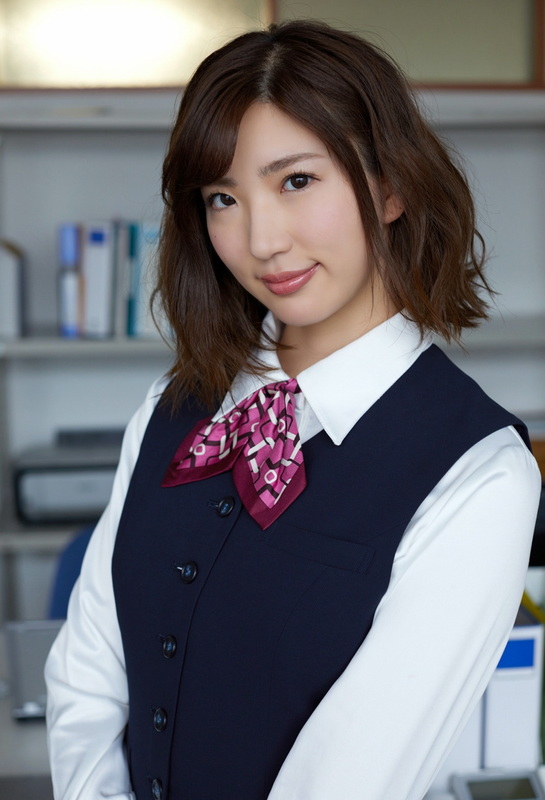 松嶋えいみ - 解禁グラビア写真集 「隣の席の彼女」  3枚目