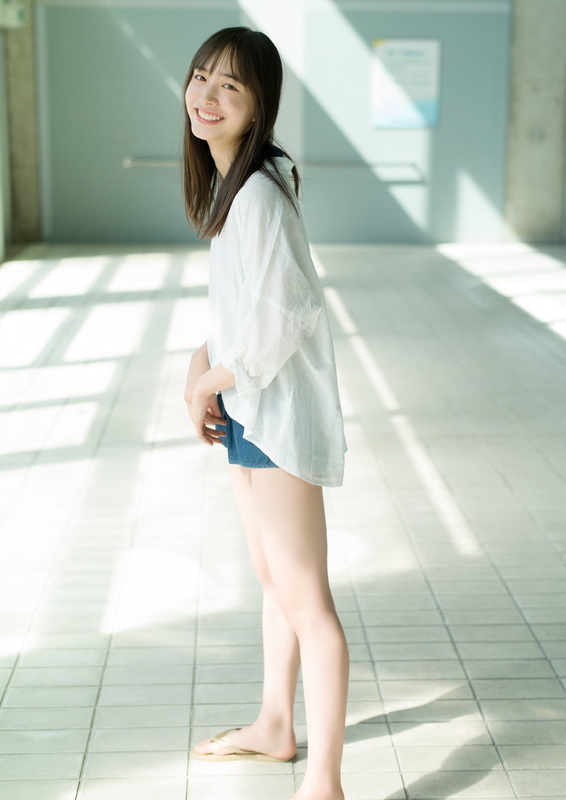 井桁弘恵 - YJ PHOTO BOOK 「ドラマティック」  19枚目