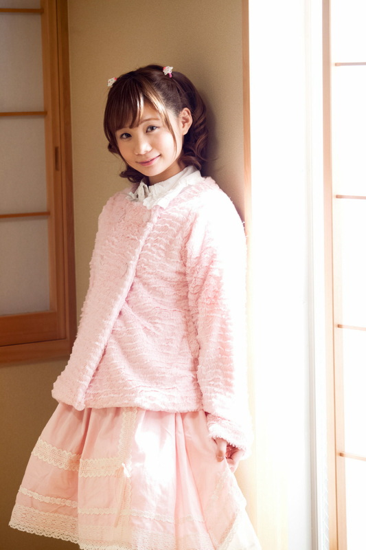 真奈 - グラビア学園 「見せたがるまなてぃ」  14枚目