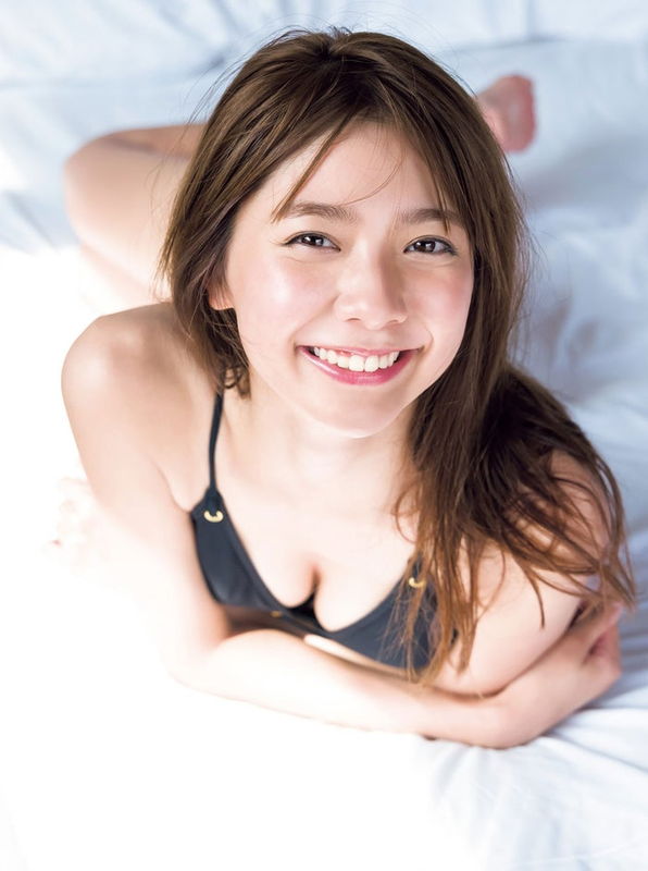 川津明日香 ファースト写真集 明日からもお見逃しなく!! 1枚目