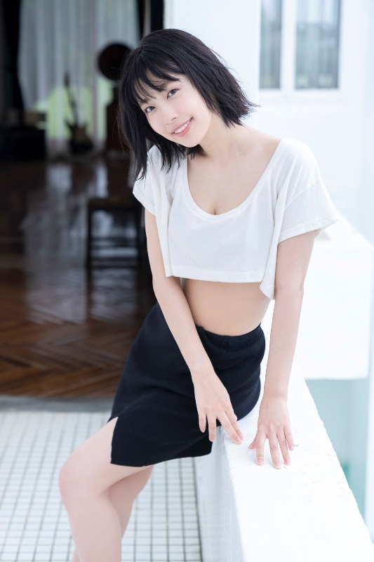 水湊みお 待望のファースト写真集発売 水着グラビア 5枚目