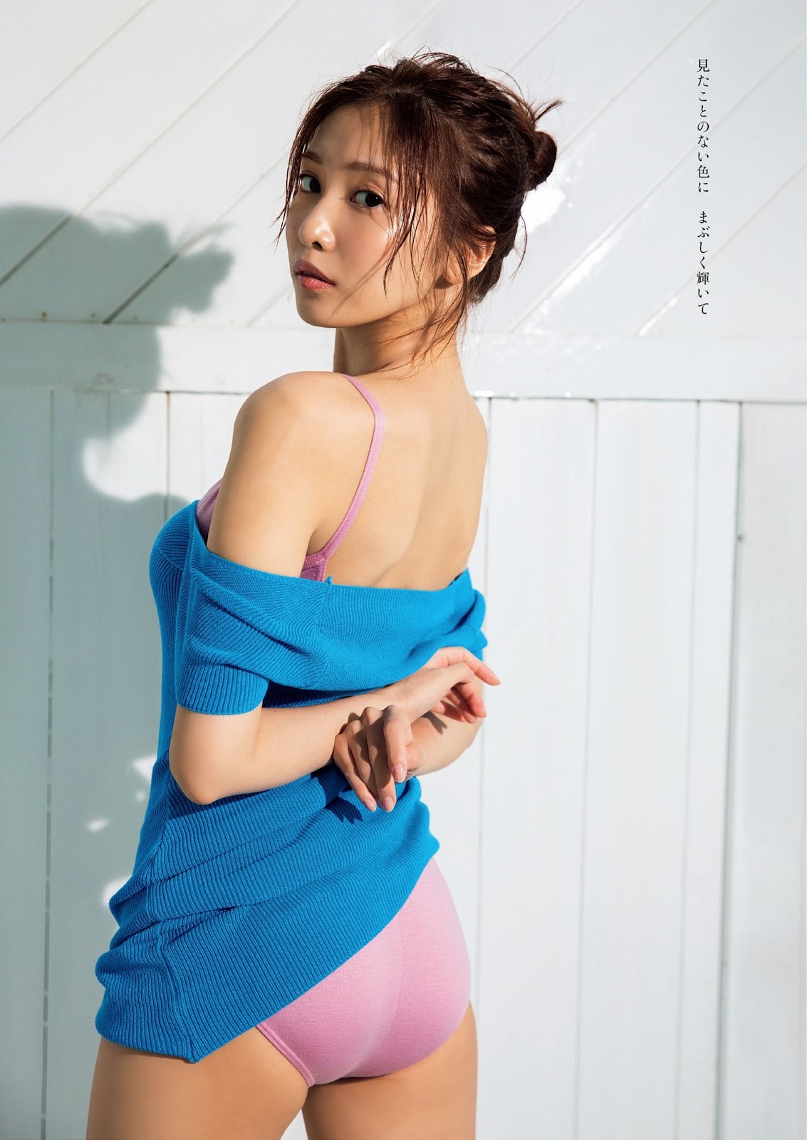 佐野ひなこ 水着グラビア ウエスト51cm奇跡のくびれにさらに磨きをかけた新しいひなこの輝き 5枚目