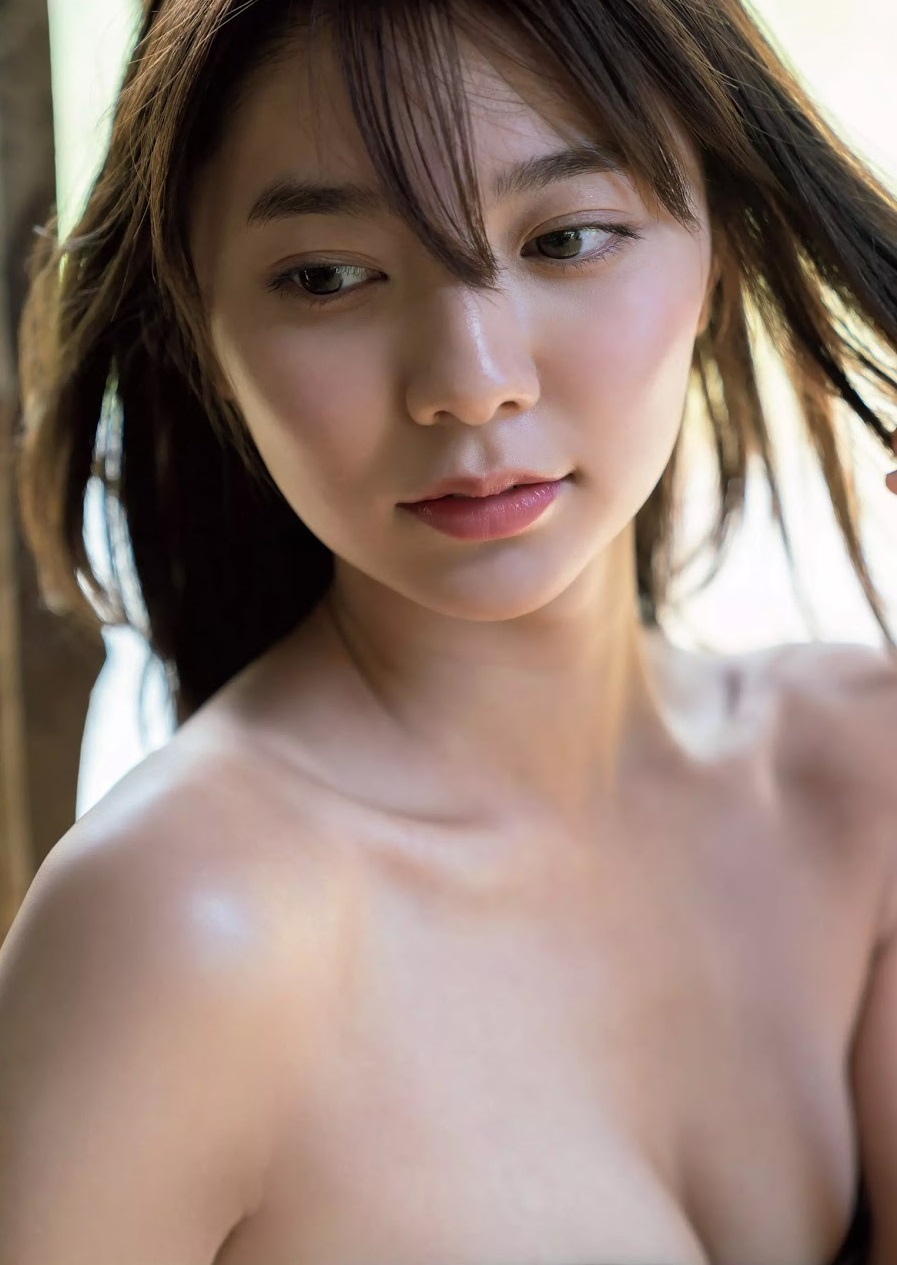 川津明日香 水着グラビア元セブンティーンモデルで 現在は女優としても活躍中。 17枚目