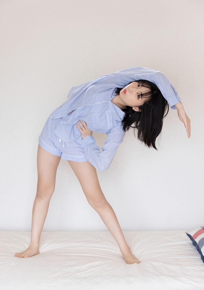 PINOCO 水着グラビア 黒髪ショートの美少女 2枚目