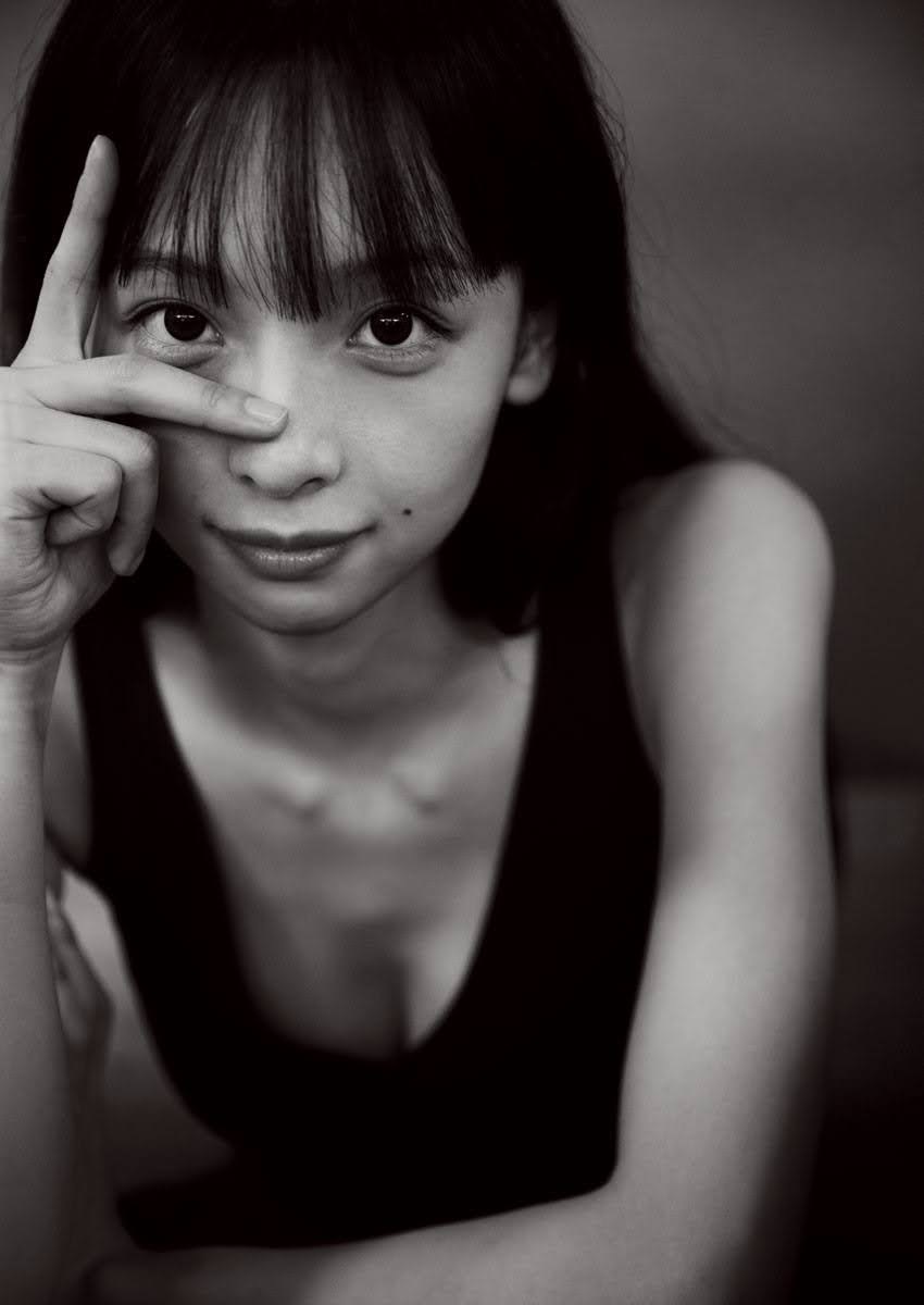 華村あすか 水着グラビアスレンダーな彼女の肢体を存分に御覧ください。 10枚目