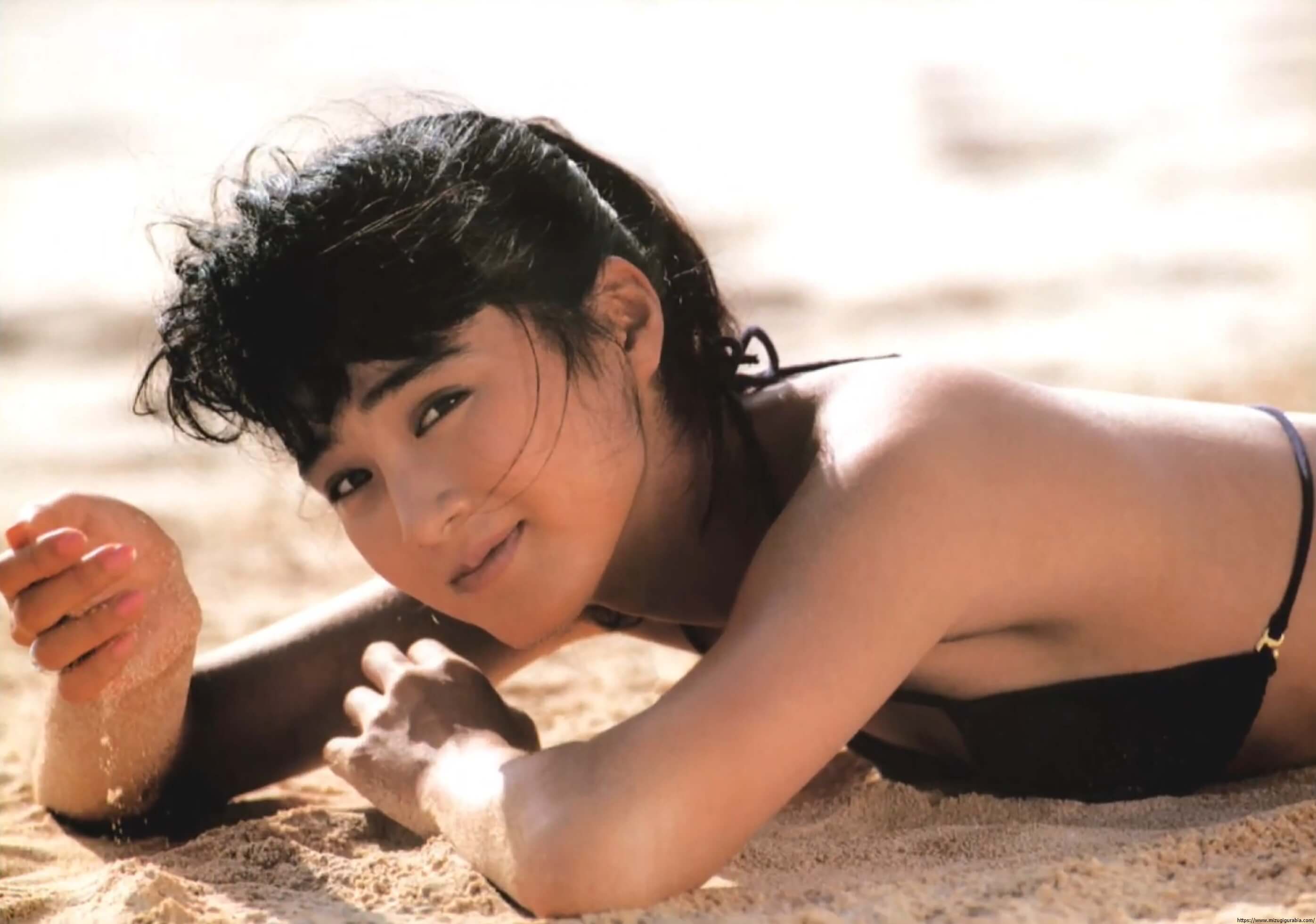 安田成美 水着グラビア女優 18枚目