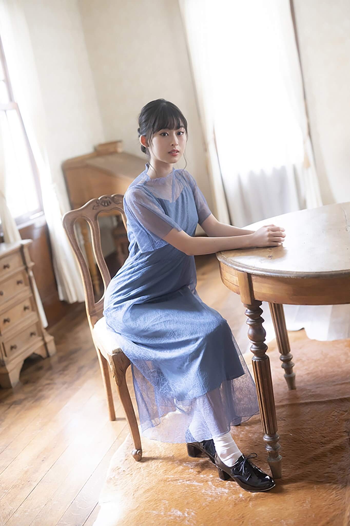 井本彩花 水着グラビア 仮面ライダーリバイスヒロイン 11枚目