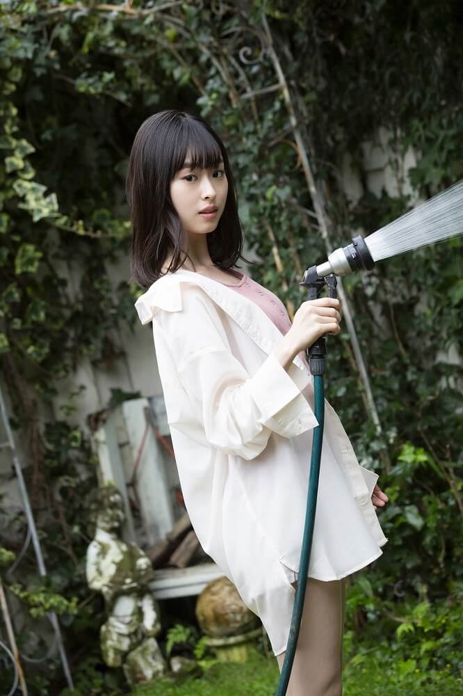 井本彩花 水着グラビア 仮面ライダーリバイスヒロイン 17枚目