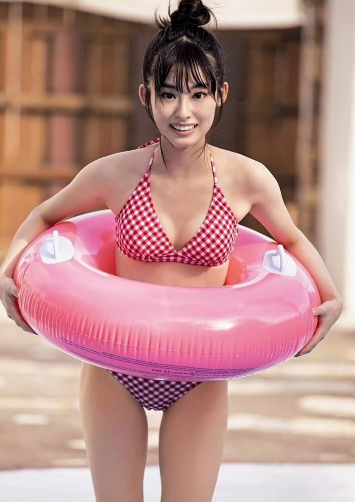 井本彩花 水着グラビア 仮面ライダーリバイスヒロイン 21枚目
