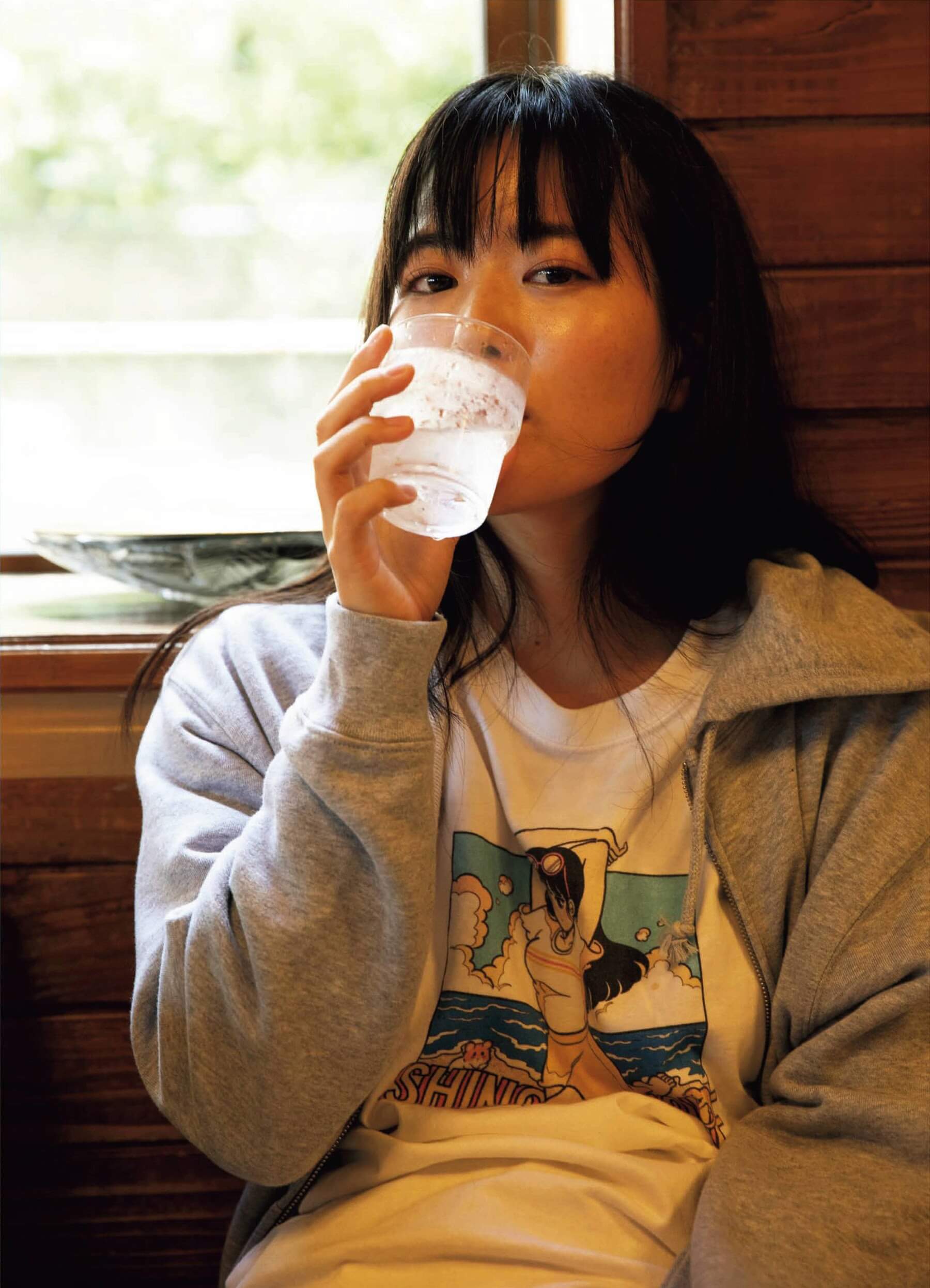 東雲うみ 水着グラビア 奇跡のからだ 1枚目