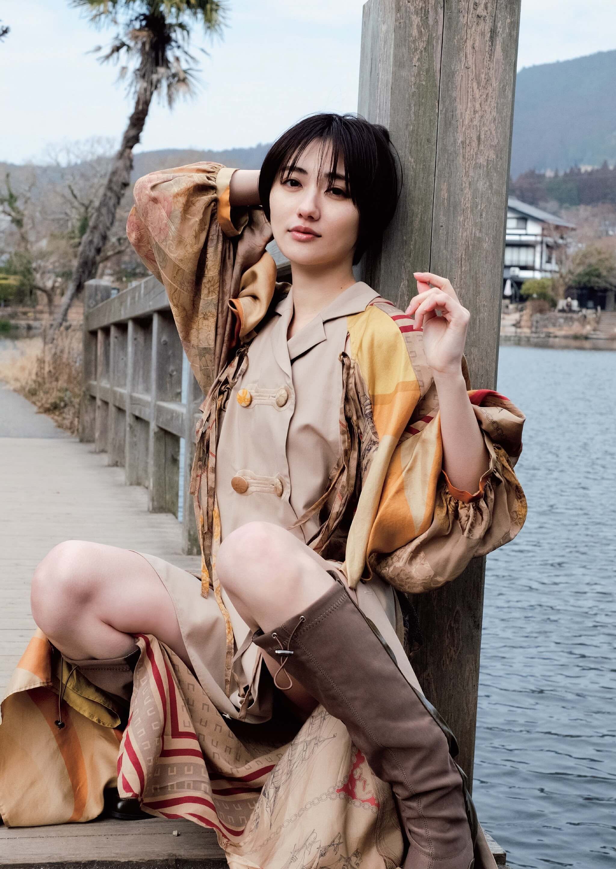 女優・奥山かずさ 髪をショートカットにしてから初の水着グラビア 2枚目