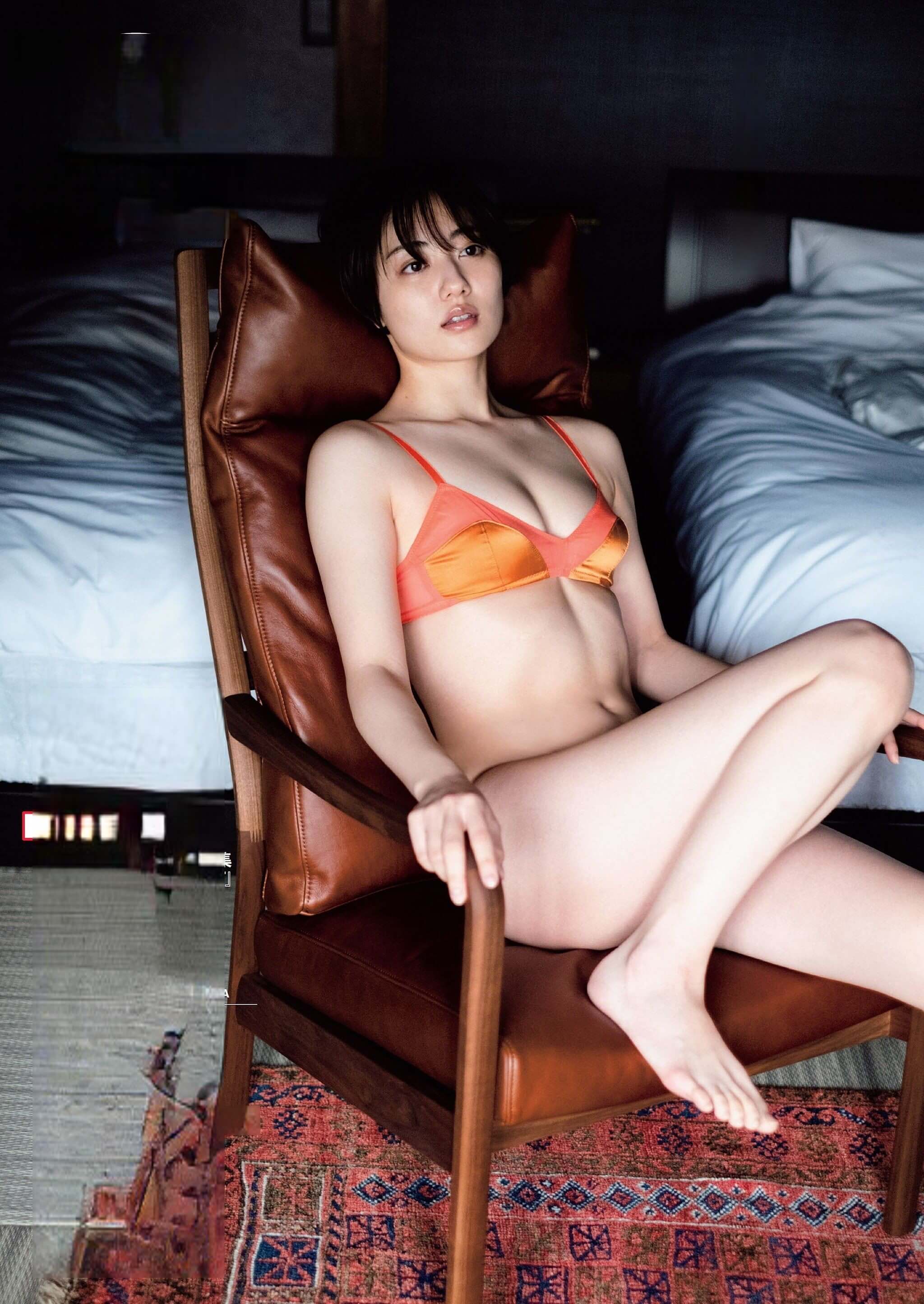 女優・奥山かずさ 髪をショートカットにしてから初の水着グラビア 10枚目