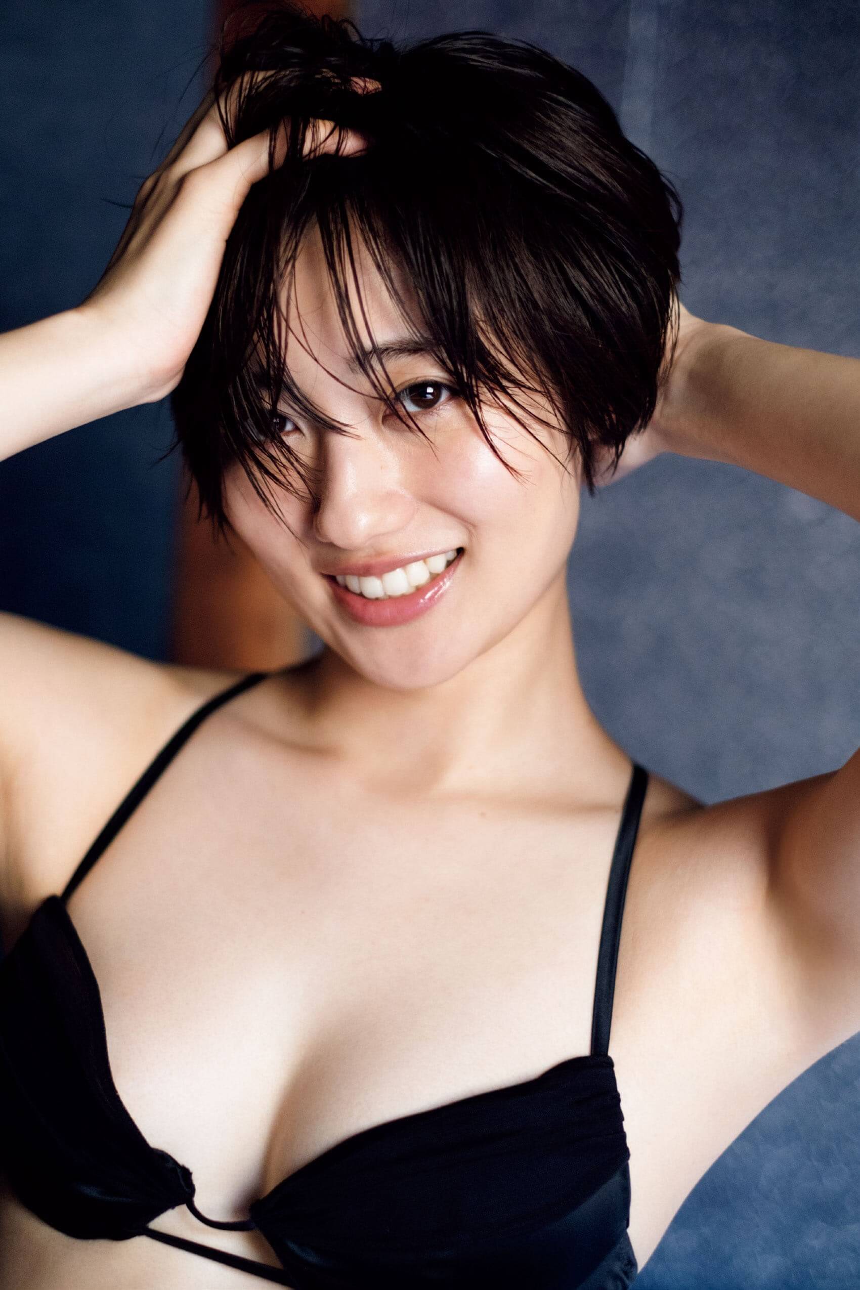 女優・奥山かずさ 髪をショートカットにしてから初の水着グラビア 12枚目