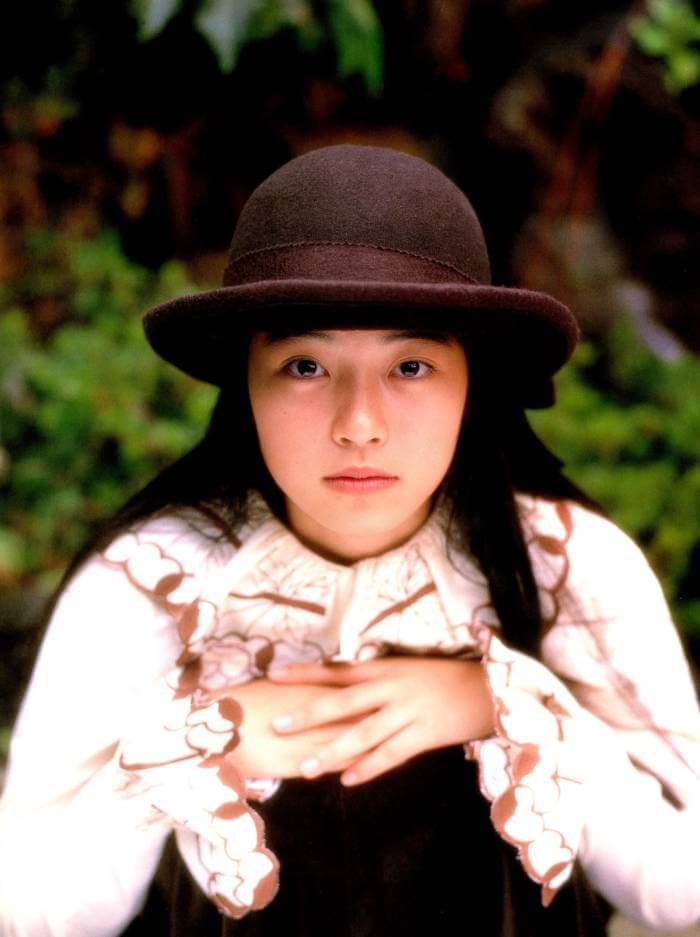 若き日の女優たちの 水着グラビア写真 有森也実 生稲晃子 小川範子 喜多嶋舞 斉藤由貴 沢口靖子 高岡早紀 西田ひかる 西村知美 万里洋子 宮沢りえ 山中すみか 12枚目