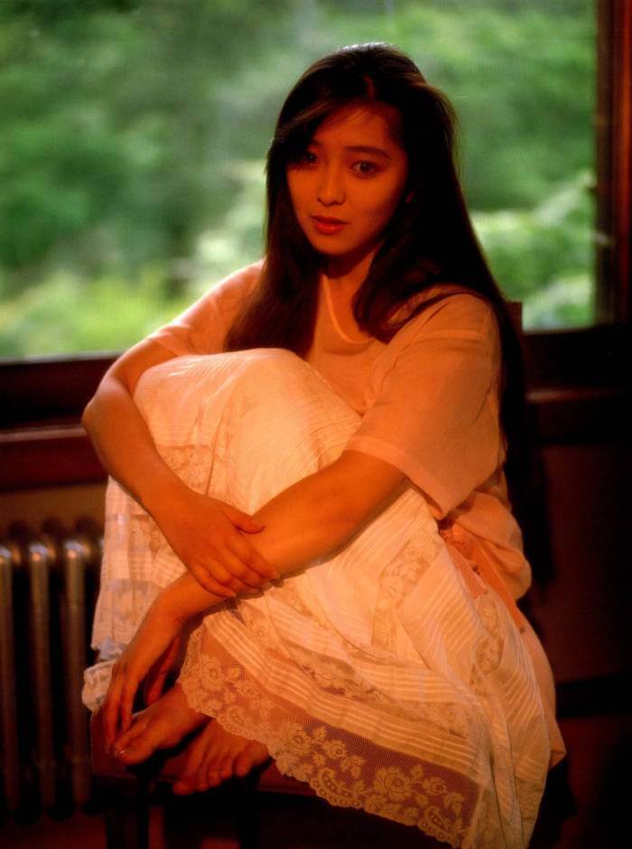 若き日の女優たちの 水着グラビア写真 有森也実 生稲晃子 小川範子 喜多嶋舞 斉藤由貴 沢口靖子 高岡早紀 西田ひかる 西村知美 万里洋子 宮沢りえ 山中すみか 15枚目