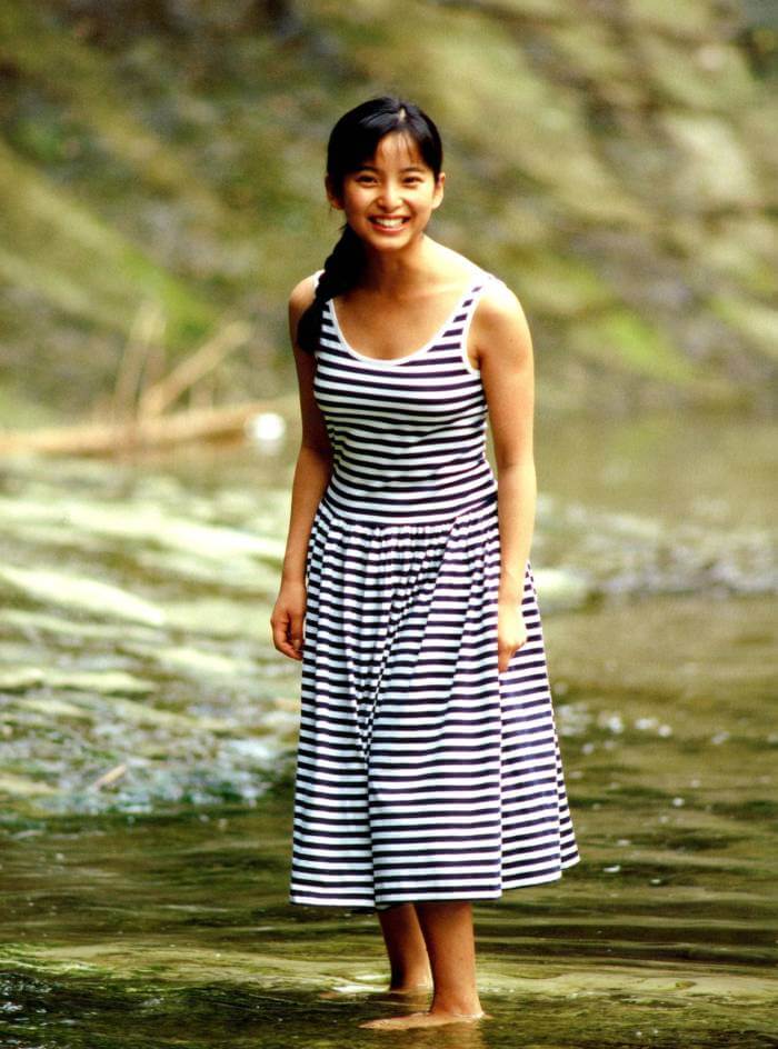 若き日の女優たちの 水着グラビア写真 有森也実 生稲晃子 小川範子 喜多嶋舞 斉藤由貴 沢口靖子 高岡早紀 西田ひかる 西村知美 万里洋子 宮沢りえ 山中すみか 24枚目