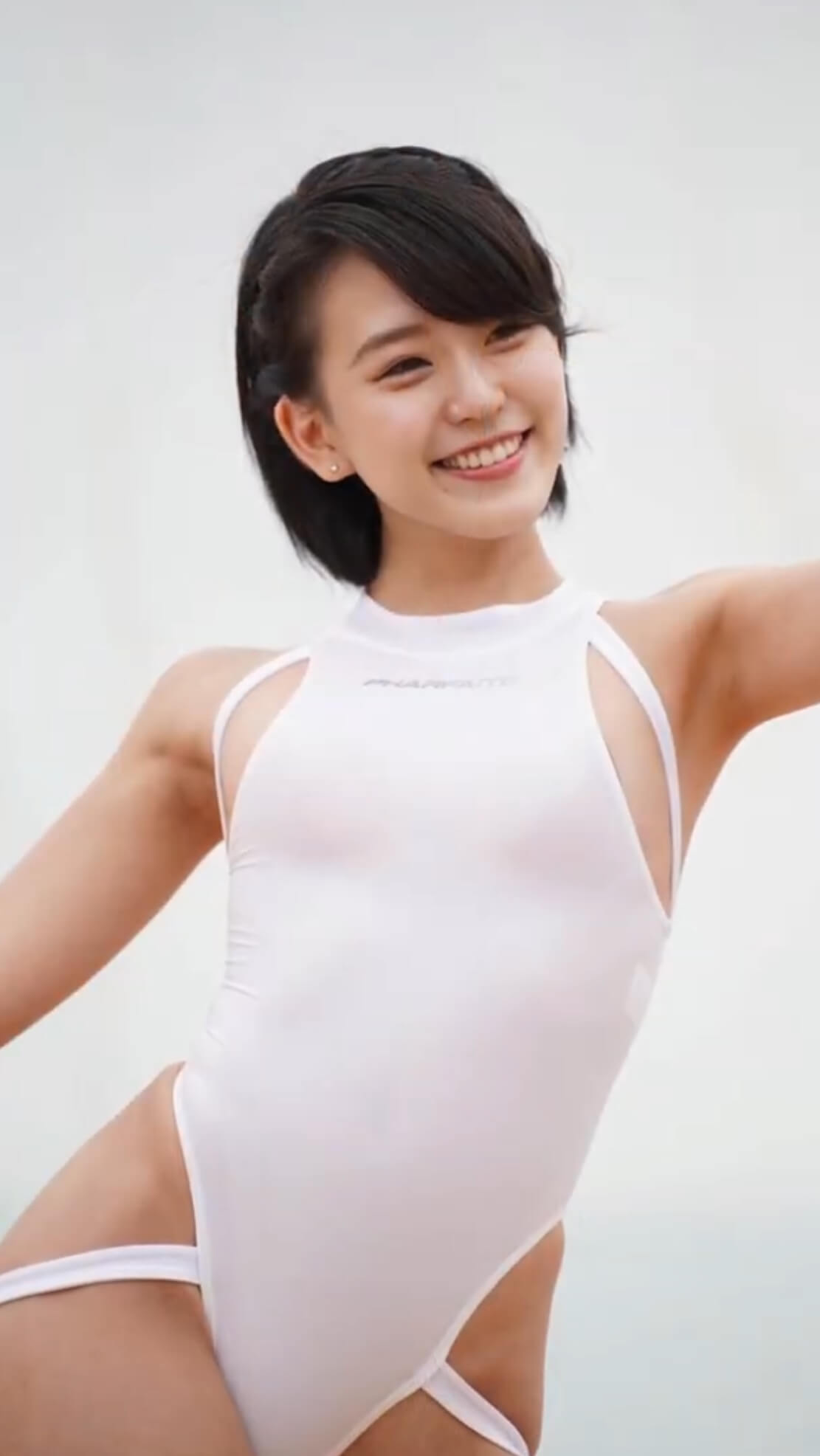白い競泳水着美女 11枚目