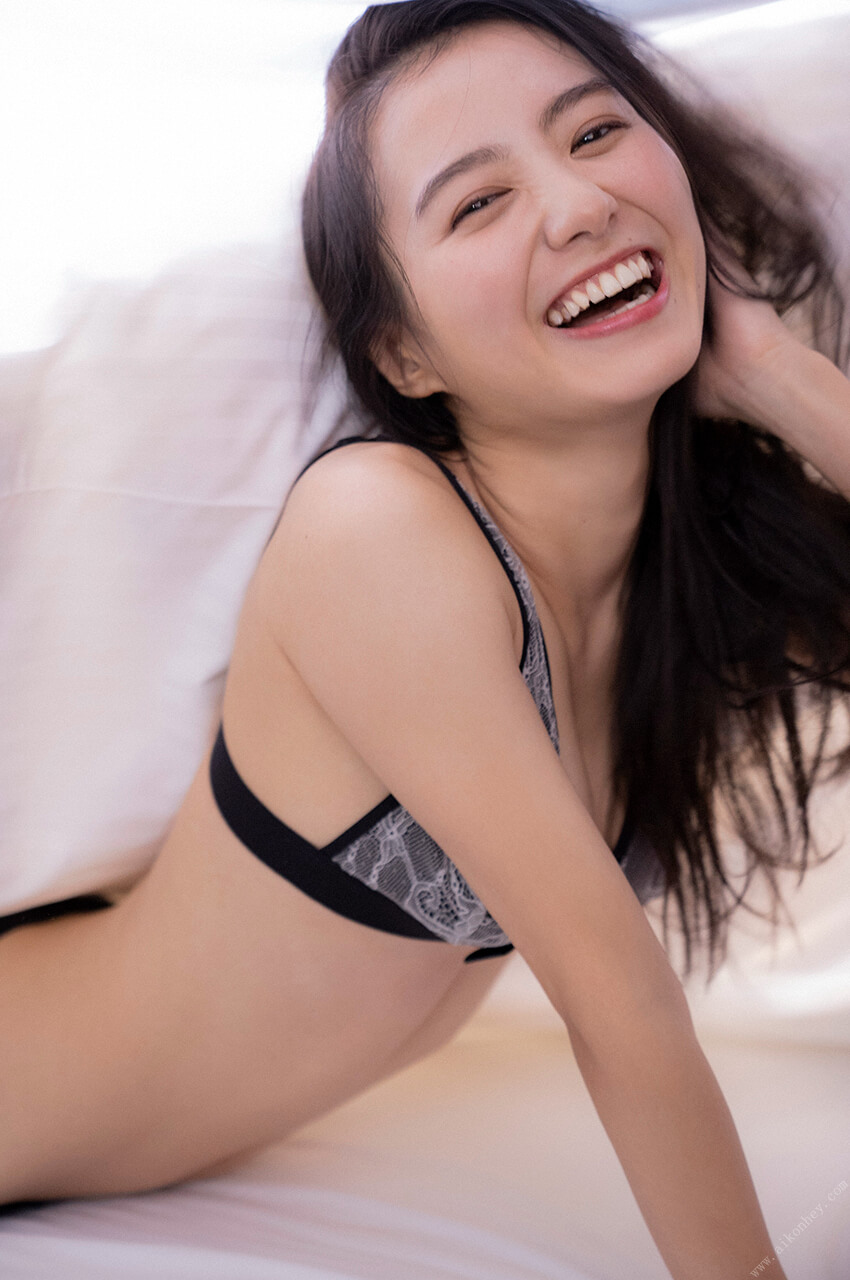 高田里穂 水着グラビア 福岡県出身の27歳 6枚目