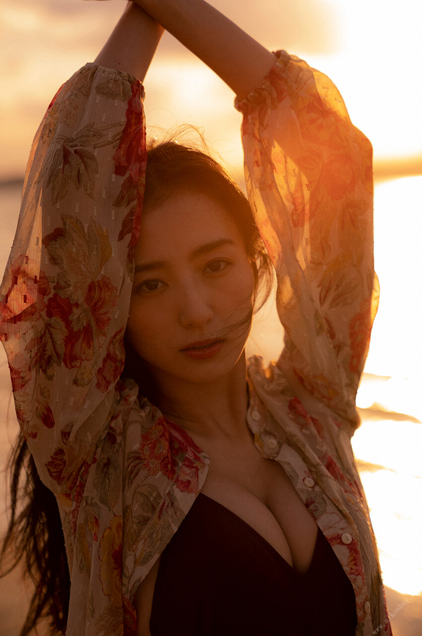 高田里穂 水着グラビア 福岡県出身の27歳 11枚目