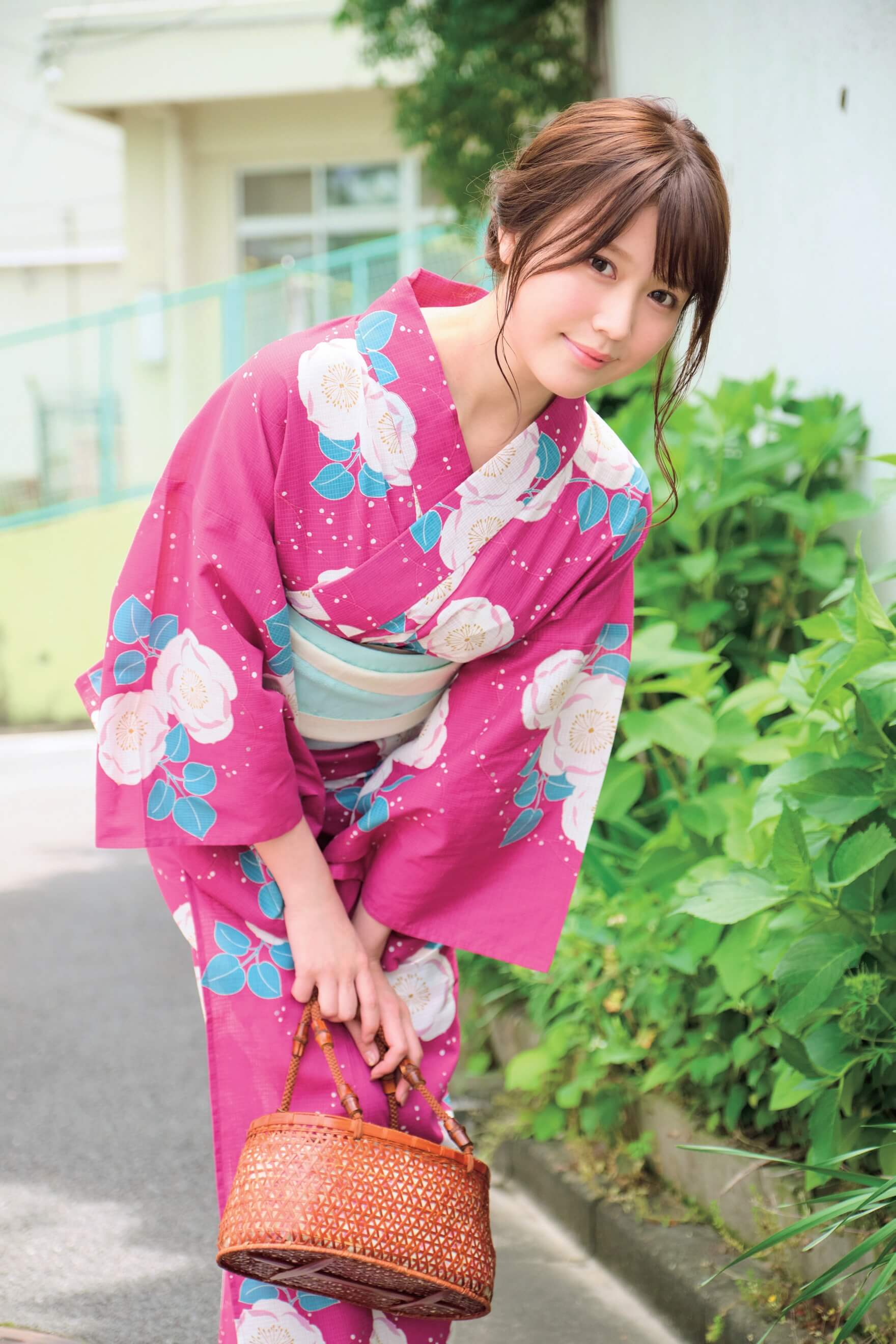 小日向ゆか 水着ビキニグラビア 人気急上昇中のFカップ美ボディ 1枚目