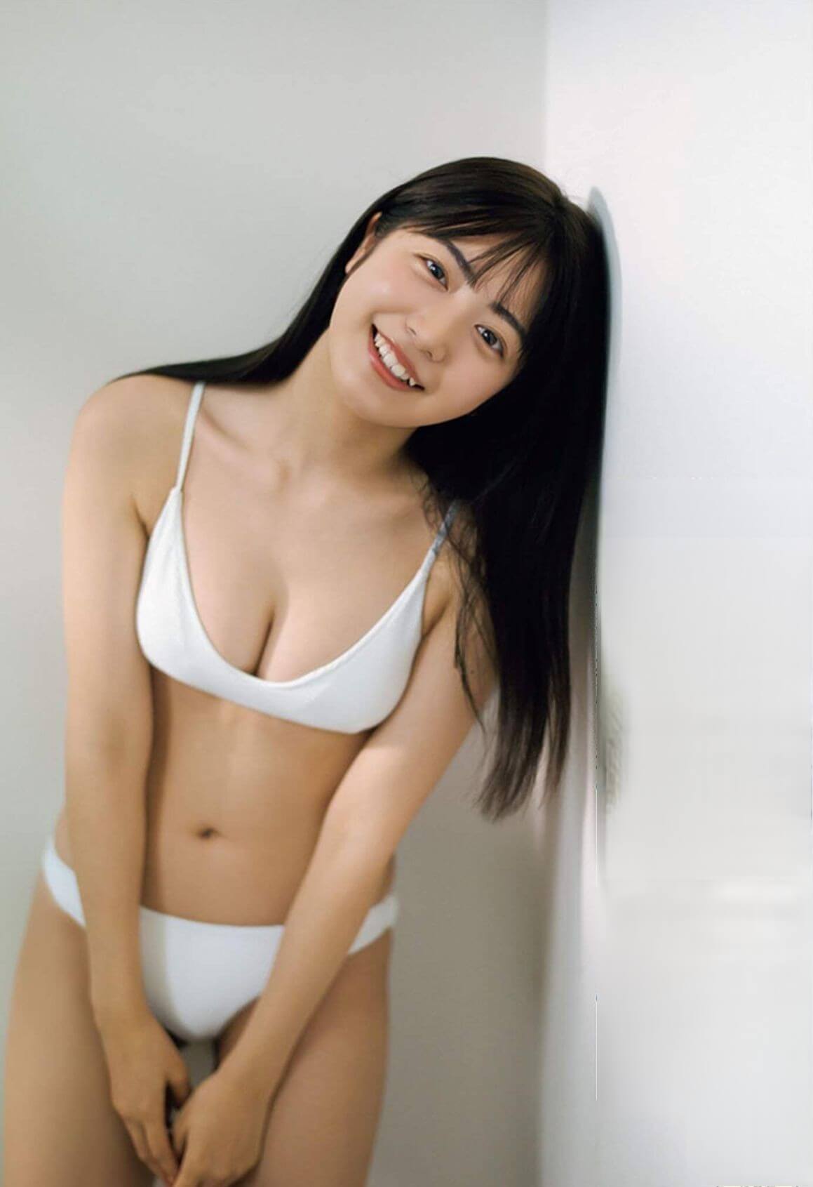 吉田莉桜 水着ビキニグラビア 19歳純情なる新境地 2枚目