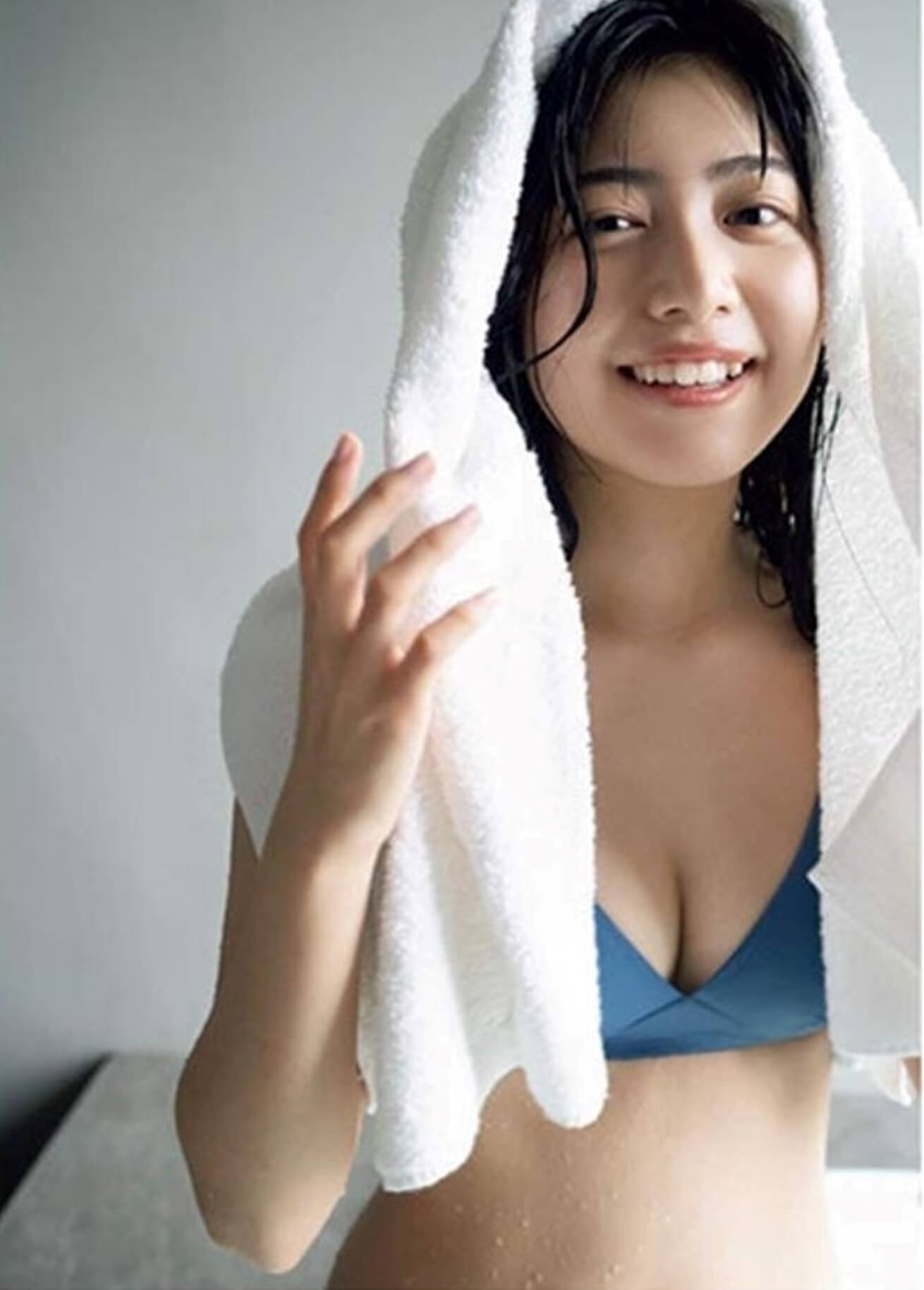 吉田莉桜 水着ビキニグラビア 19歳純情なる新境地 10枚目