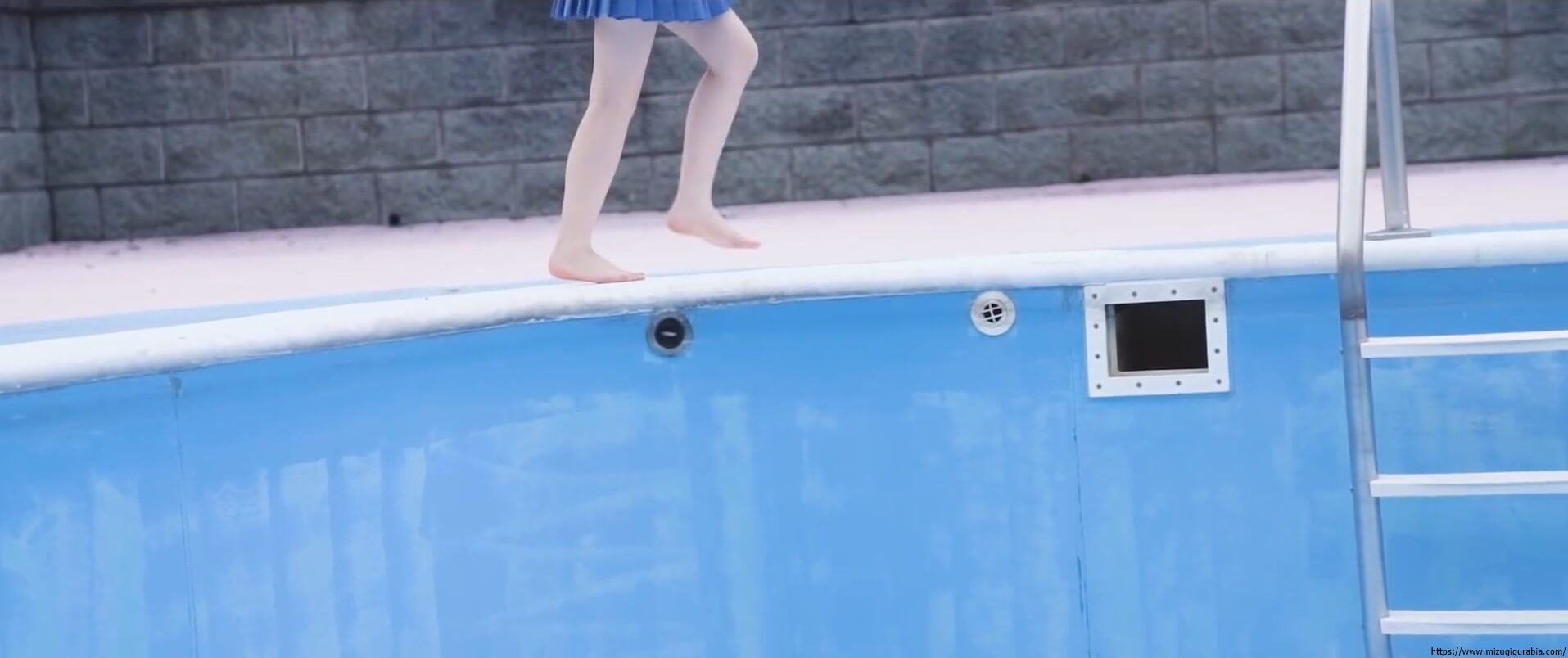 新居歩美 水着ビキニグラビア「アキシブproject」の現役女子高生メンバー 3枚目
