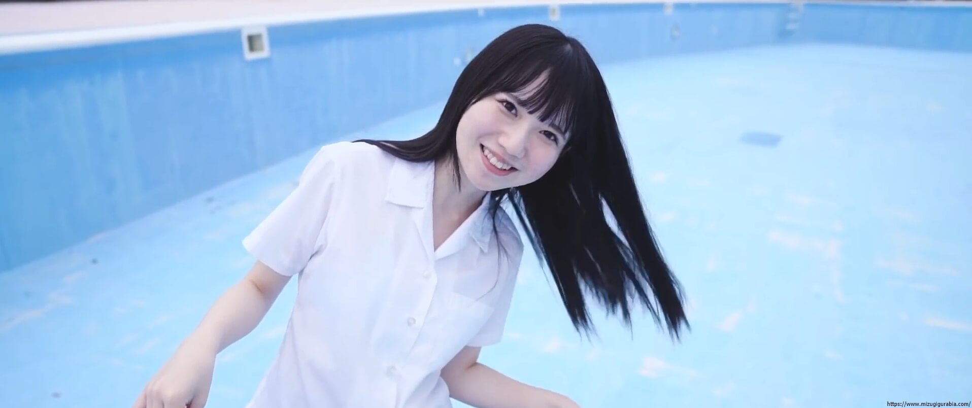 新居歩美 水着ビキニグラビア「アキシブproject」の現役女子高生メンバー 9枚目