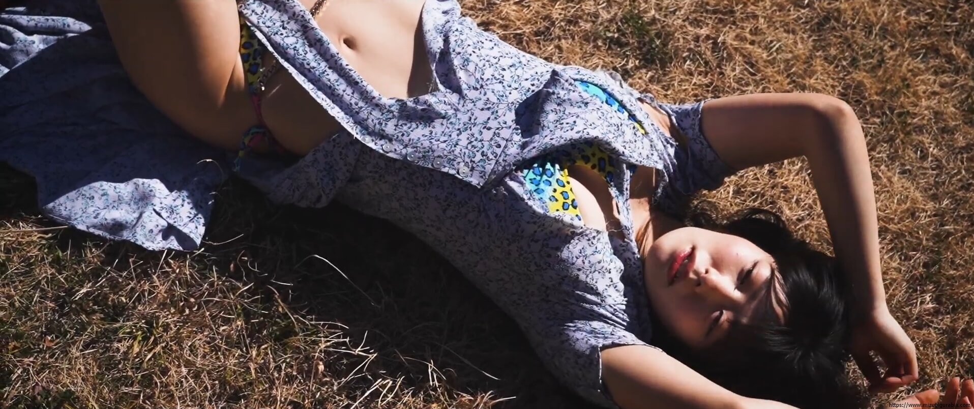 山田かな 水着ビキニグラビア写真集『やみくもシンデレラ』発売 28枚目