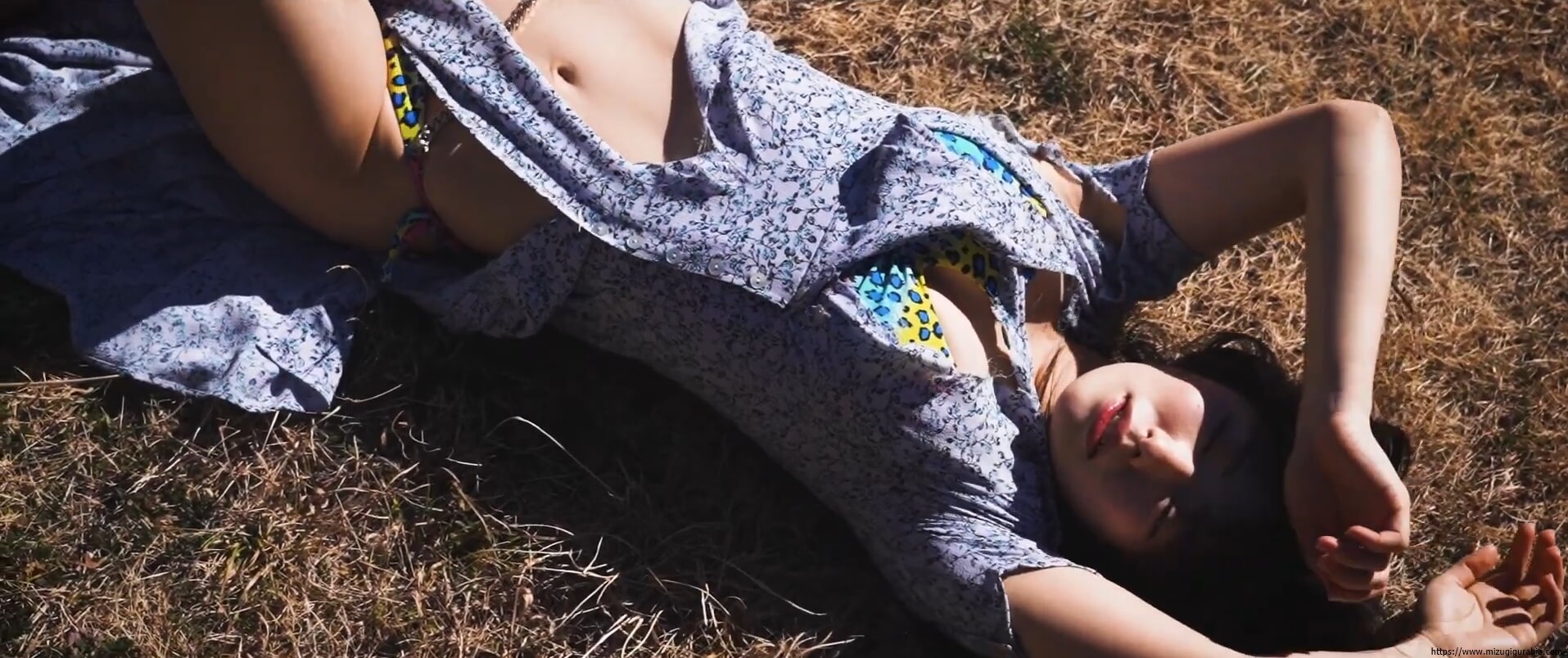 山田かな 水着ビキニグラビア写真集『やみくもシンデレラ』発売 29枚目