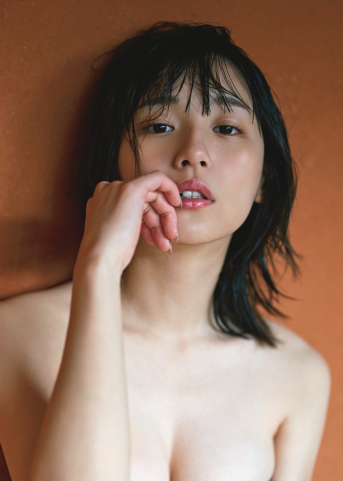 浅川梨奈 最新グラビア含む水着画像⑤ 1枚目
