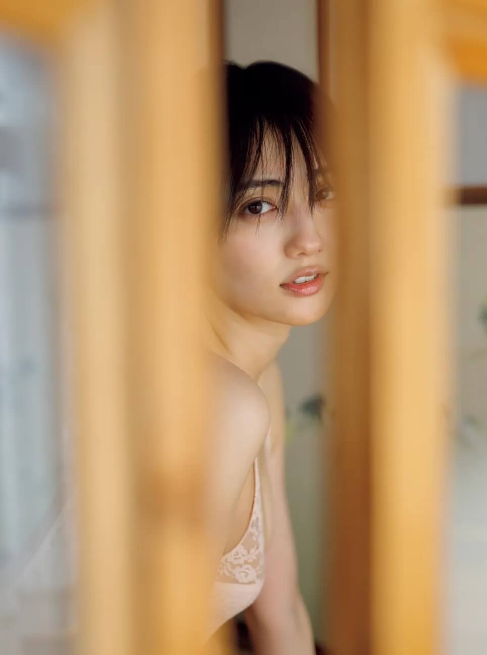 奥山かずさ 注目女優が演じる~劇場水着グラビア 7枚目