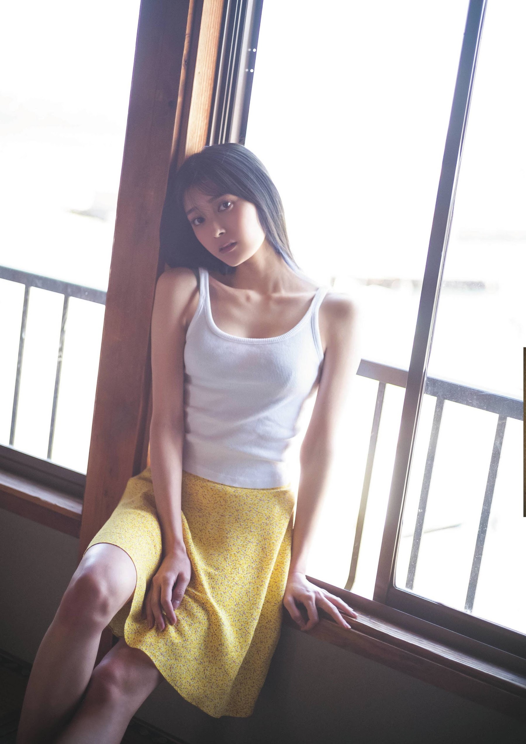 小山璃奈(小山リーナ)最新グラビア水着画像② 3枚目
