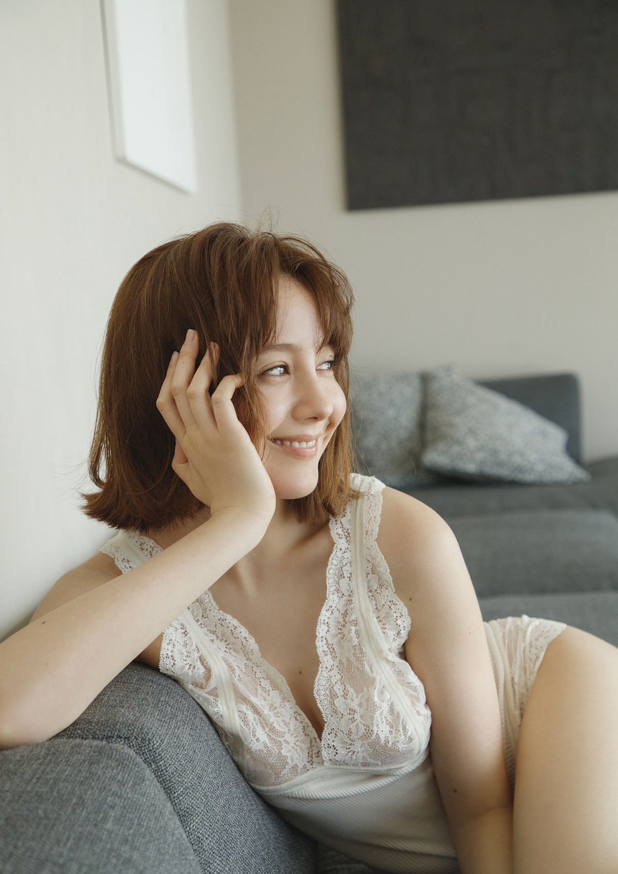 トリンドル玲奈 最新グラビア含む水着画像③ 3枚目